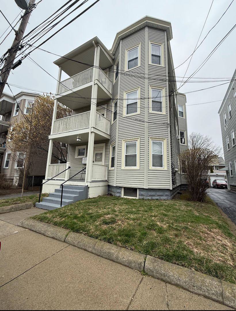 Apartment for rent at 39 Porter St, Somerville, MA 02143