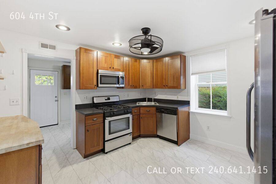 House for rent at 604 4th St, Laurel, MD 20707