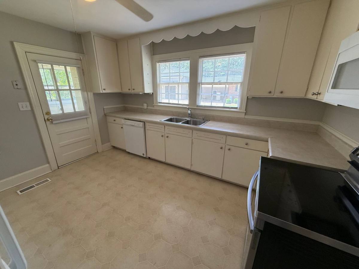 House for rent at 211 Dodd St NW, Rome, GA 30165