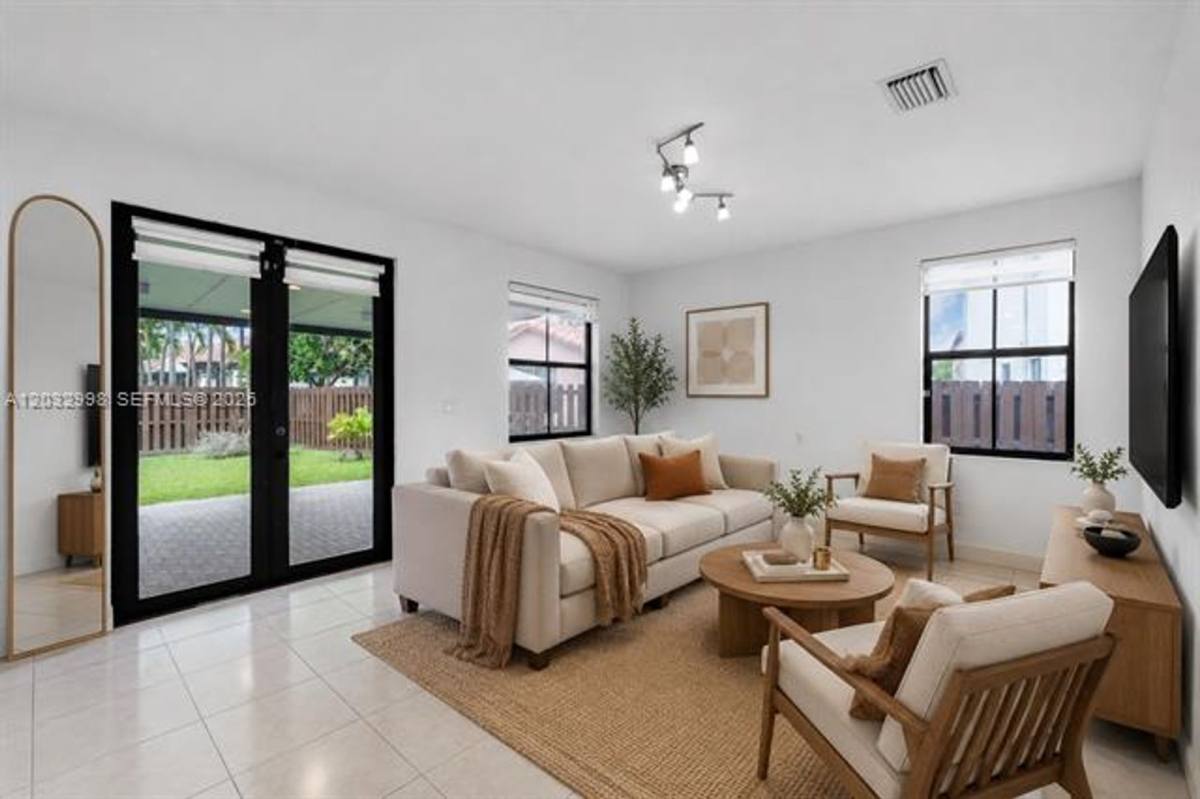 House for rent at 9925 NW 10th St, Miami, FL 33172