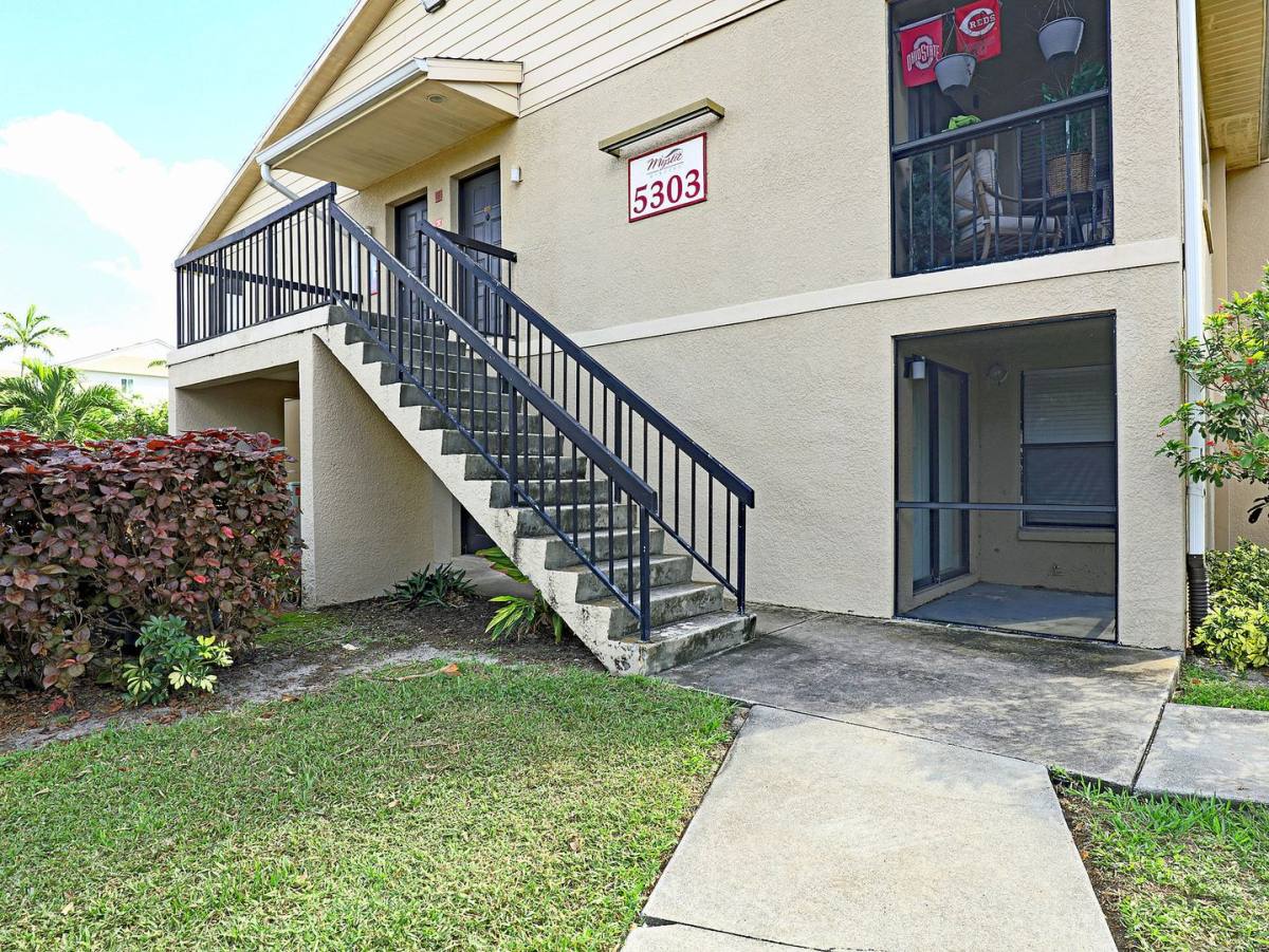 Apartment for rent at 5303 Summerlin Rd, Fort Myers, FL 33919