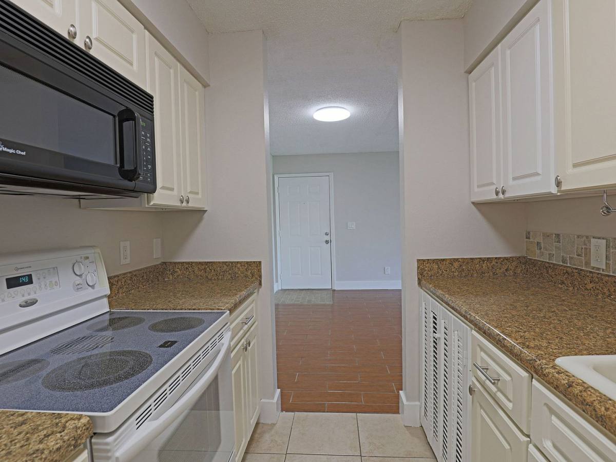 Apartment for rent at 5303 Summerlin Rd, Fort Myers, FL 33919