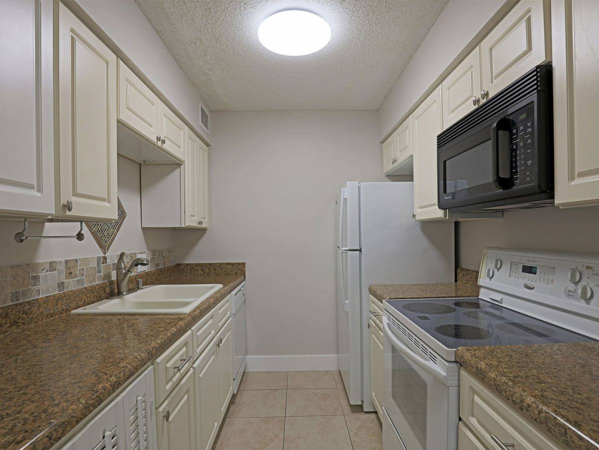 Apartment for rent at 5303 Summerlin Rd, Fort Myers, FL 33919