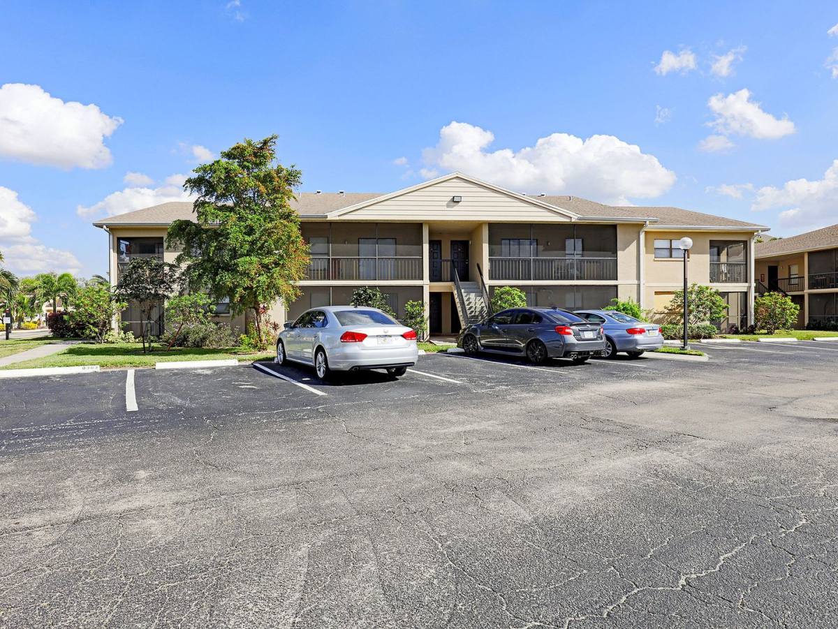 Apartment for rent at 5303 Summerlin Rd, Fort Myers, FL 33919