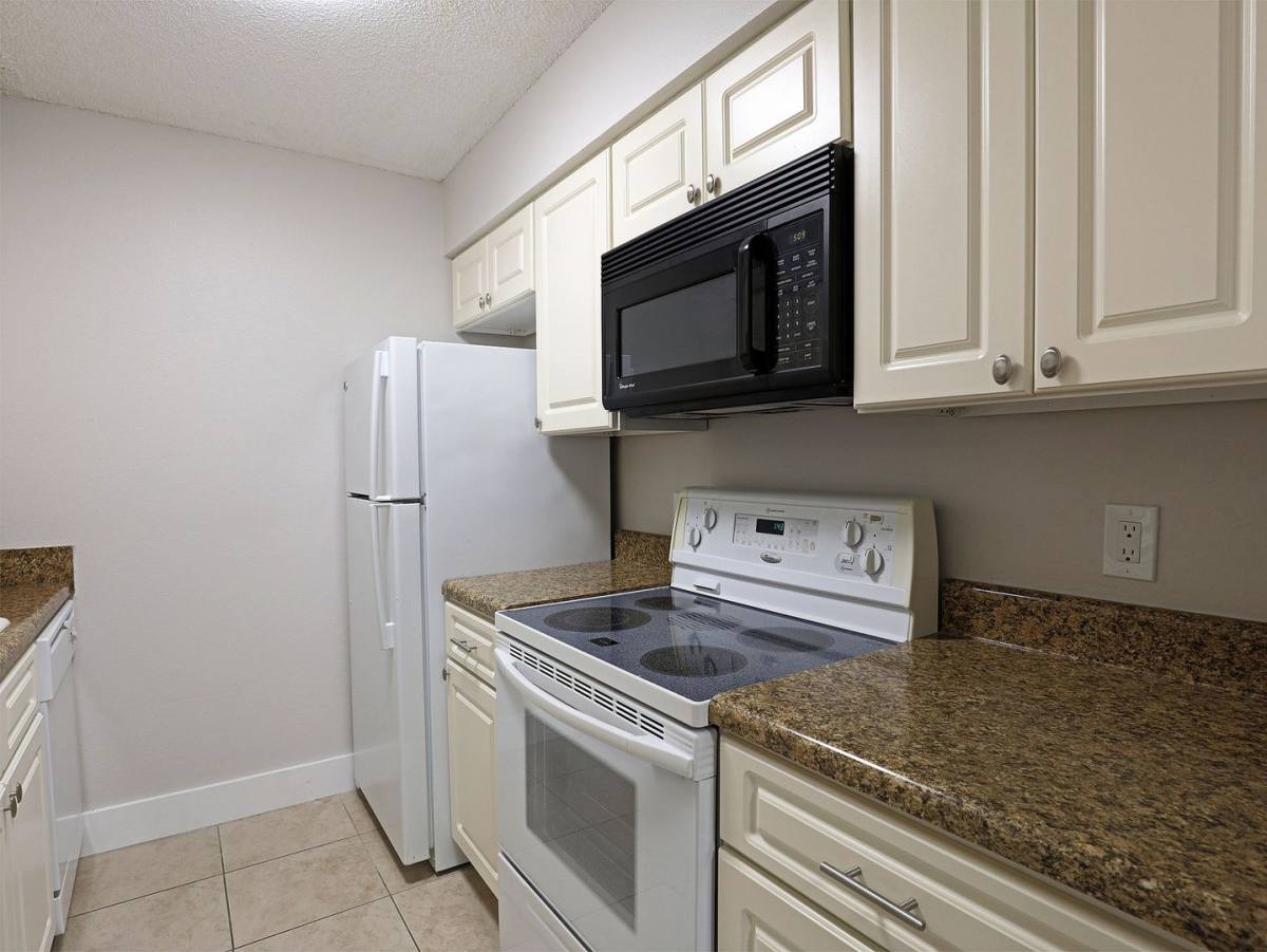 Apartment for rent at 5303 Summerlin Rd, Fort Myers, FL 33919