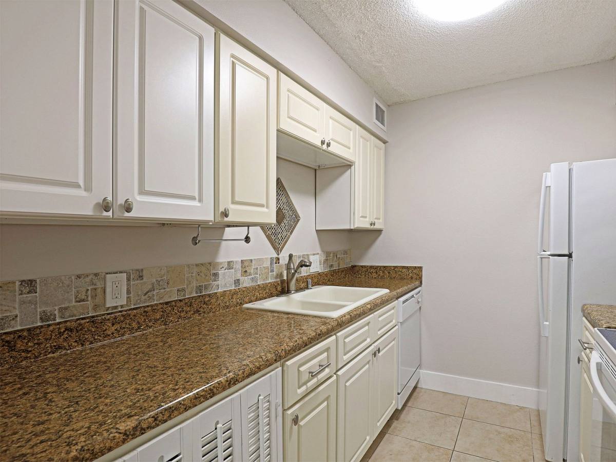 Apartment for rent at 5303 Summerlin Rd, Fort Myers, FL 33919