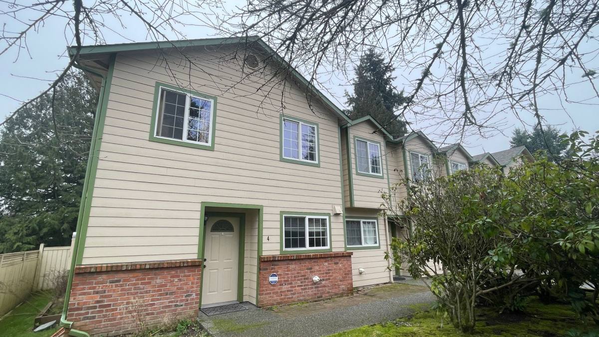 Townhouse for rent at 19324 22nd Ave SE, Bothell, WA 98012