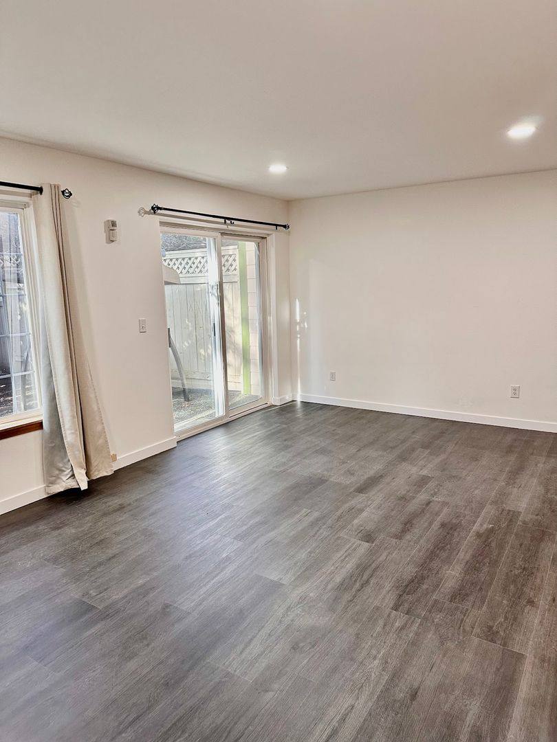 Townhouse for rent at 19324 22nd Ave SE, Bothell, WA 98012