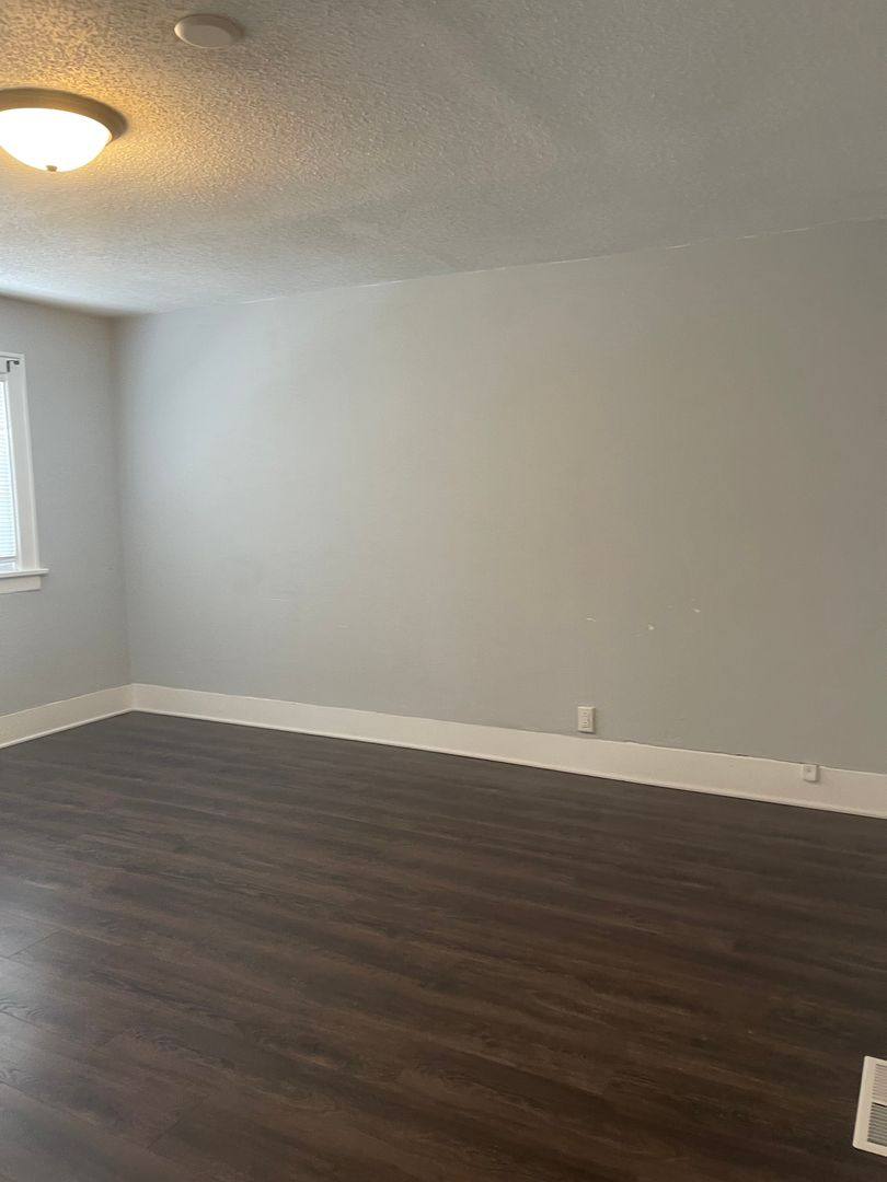 Apartment for rent at 1427 31st St, Des Moines, IA 50311