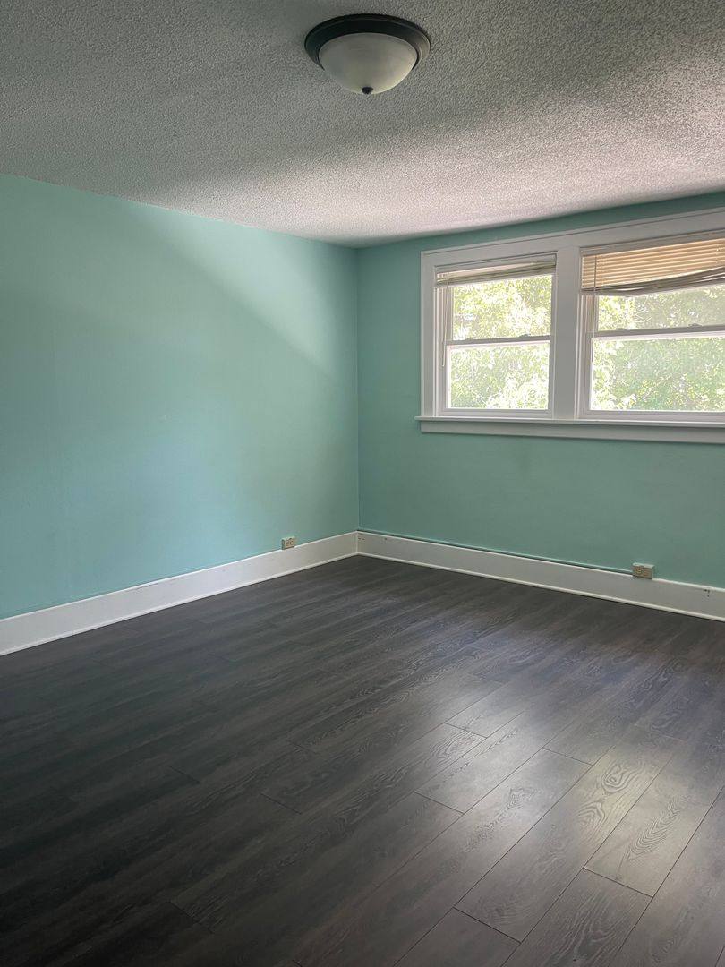 Apartment for rent at 1427 31st St, Des Moines, IA 50311