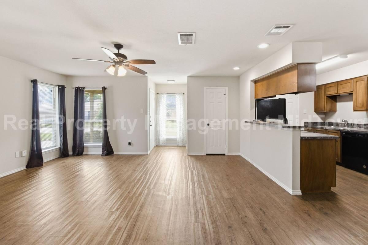 House for rent at 2307 Monte Carlo Dr, Arlington, TX 76015