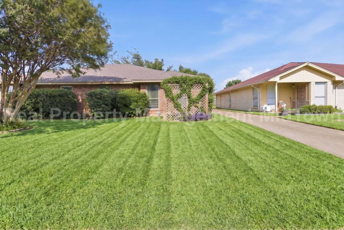 House for rent at 2307 Monte Carlo Dr, Arlington, TX 76015