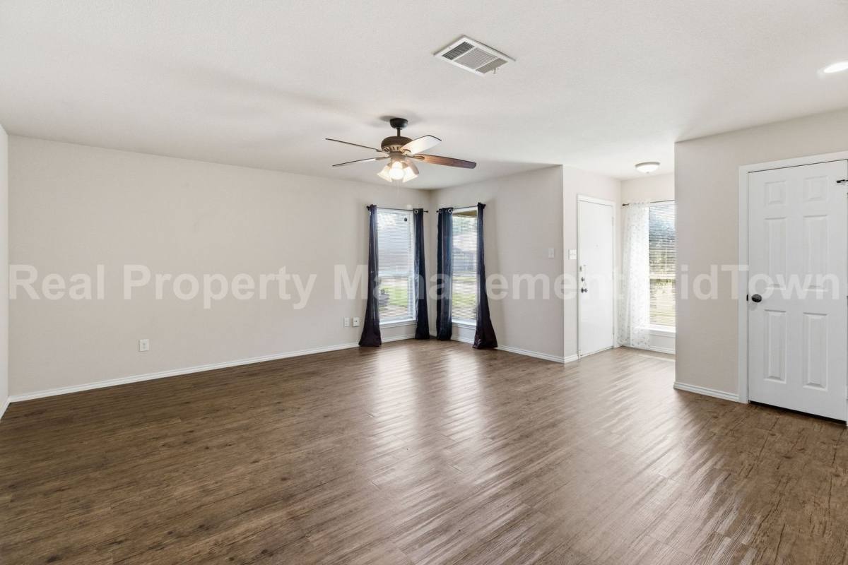 House for rent at 2307 Monte Carlo Dr, Arlington, TX 76015