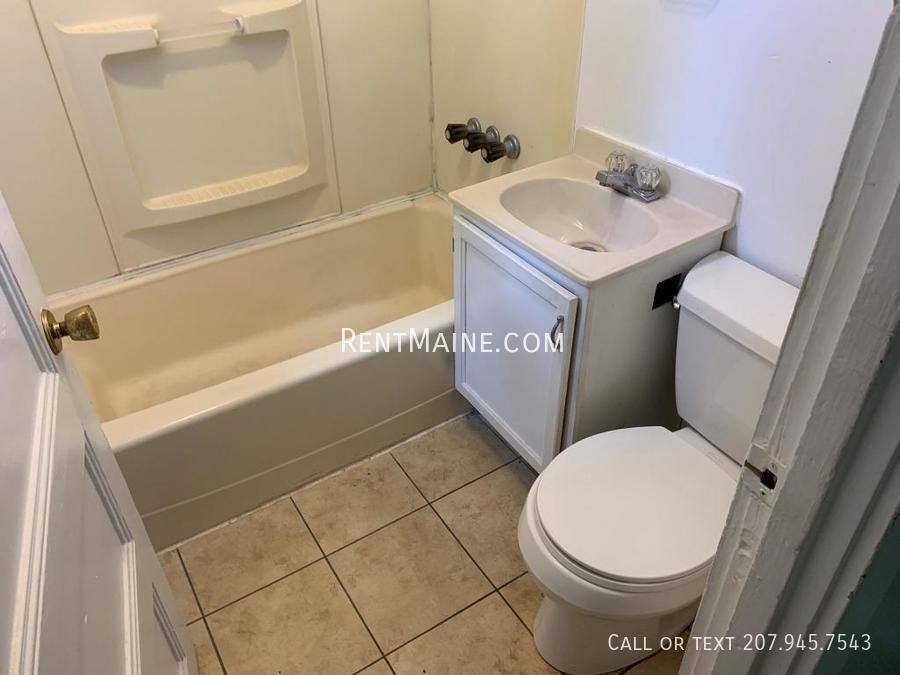 Apartment for rent at 99-101 Center St #2, Bangor, ME 04401