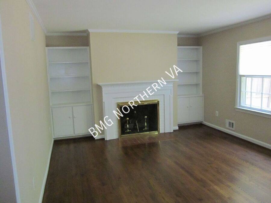 Townhouse for rent at 1160 Wimbledon Dr, McLean, VA 22101