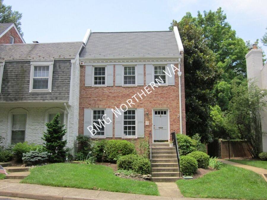 Townhouse for rent at 1160 Wimbledon Dr, McLean, VA 22101