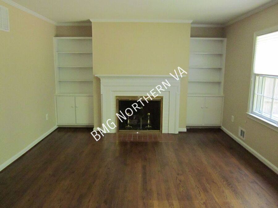 Townhouse for rent at 1160 Wimbledon Dr, McLean, VA 22101