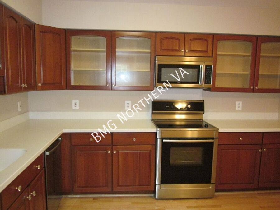 Townhouse for rent at 1160 Wimbledon Dr, McLean, VA 22101
