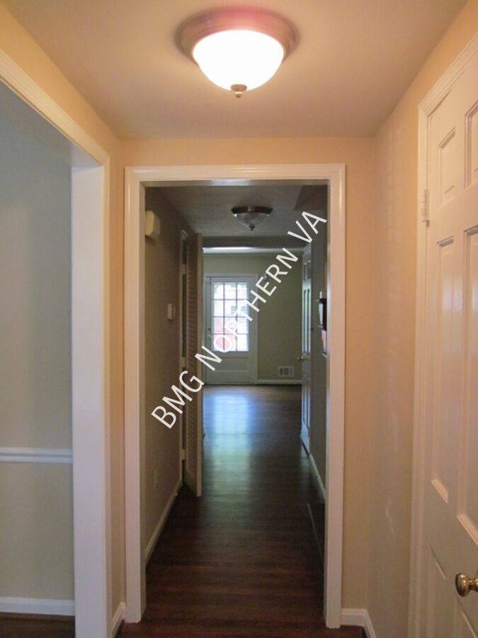 Townhouse for rent at 1160 Wimbledon Dr, McLean, VA 22101
