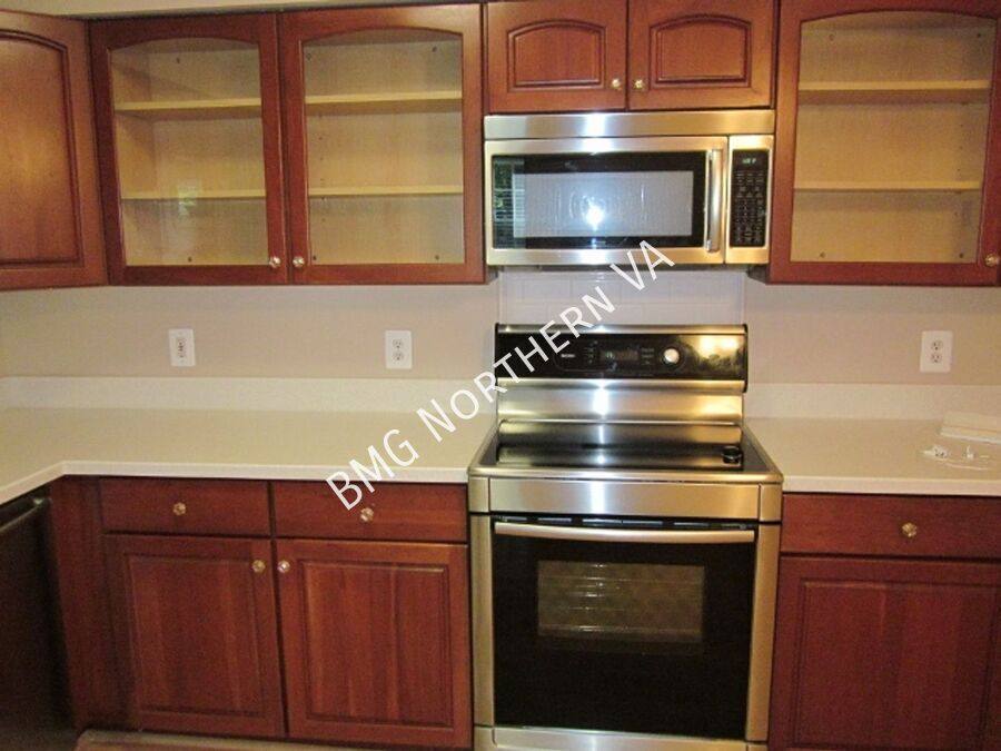 Townhouse for rent at 1160 Wimbledon Dr, McLean, VA 22101