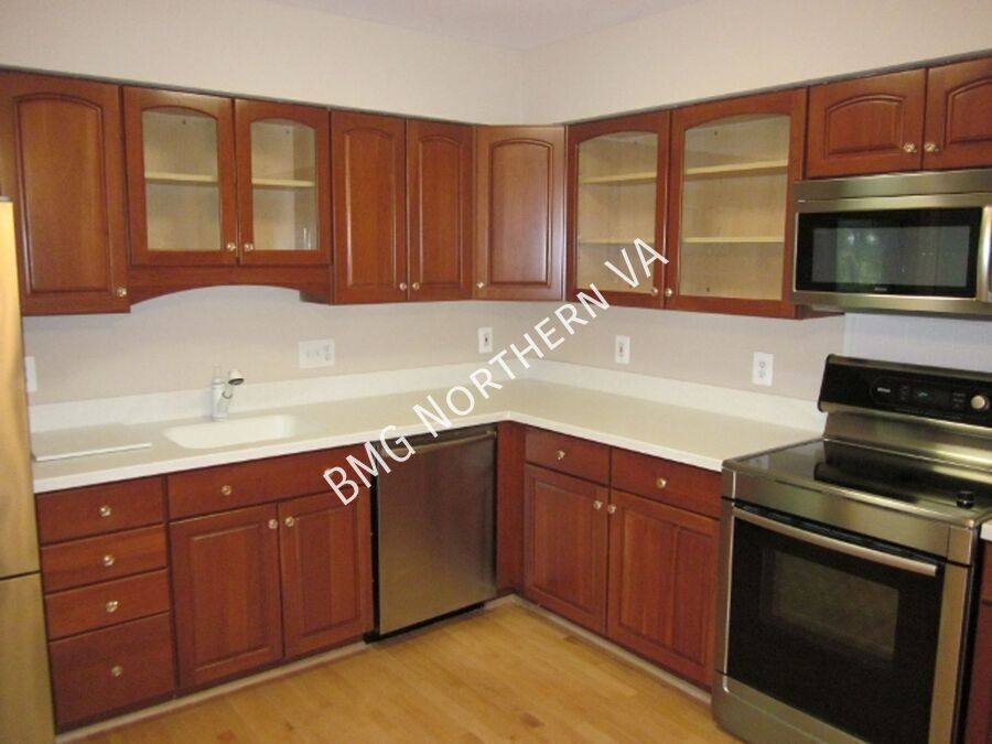 Townhouse for rent at 1160 Wimbledon Dr, McLean, VA 22101