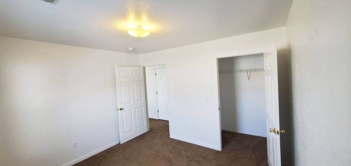 Apartment for rent at 2205 Country View Dr, Charleston, IL 61920