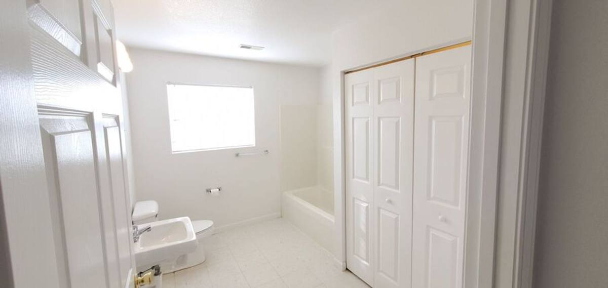 Apartment for rent at 2205 Country View Dr, Charleston, IL 61920