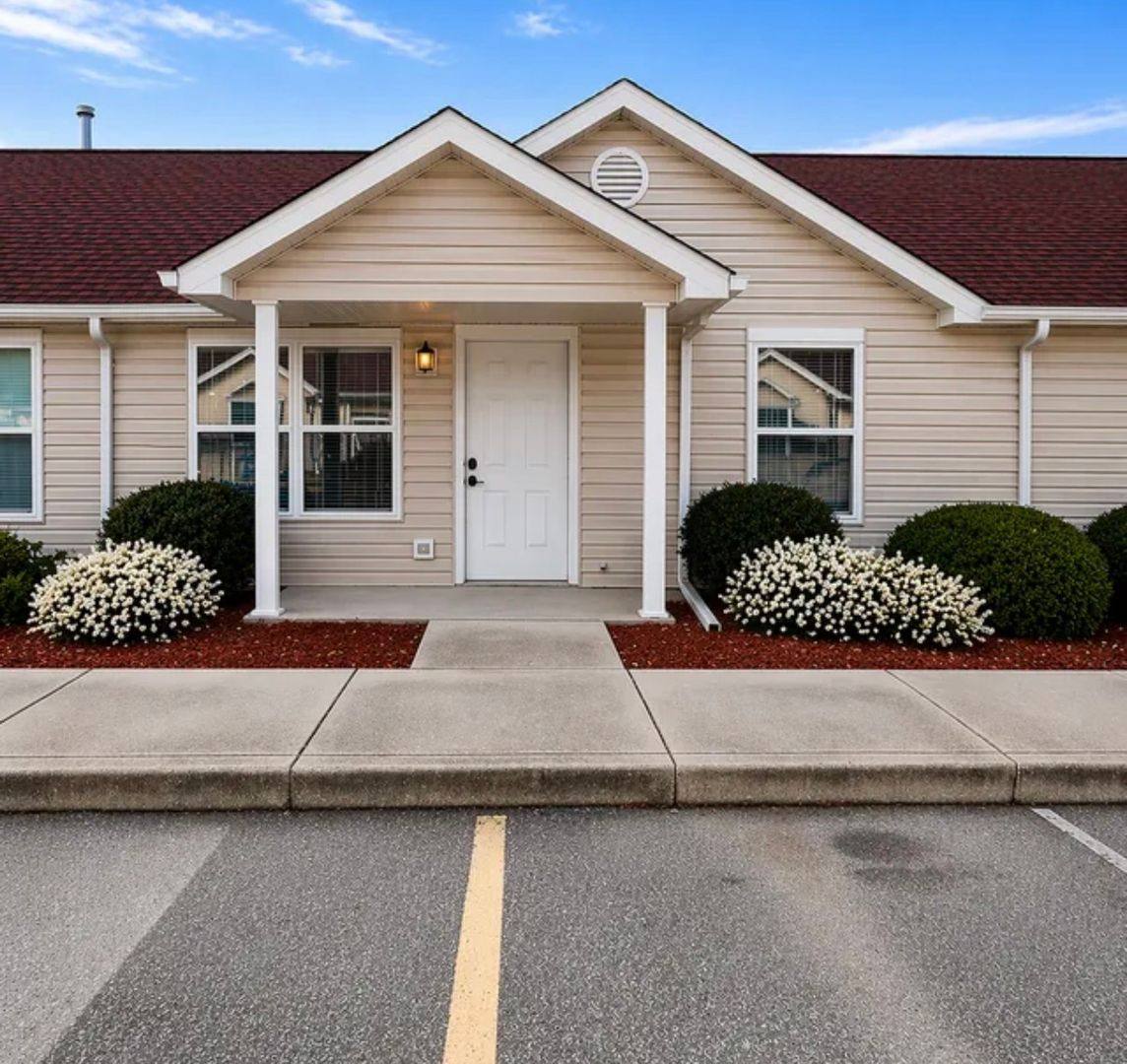 Apartment for rent at 2205 Country View Dr, Charleston, IL 61920