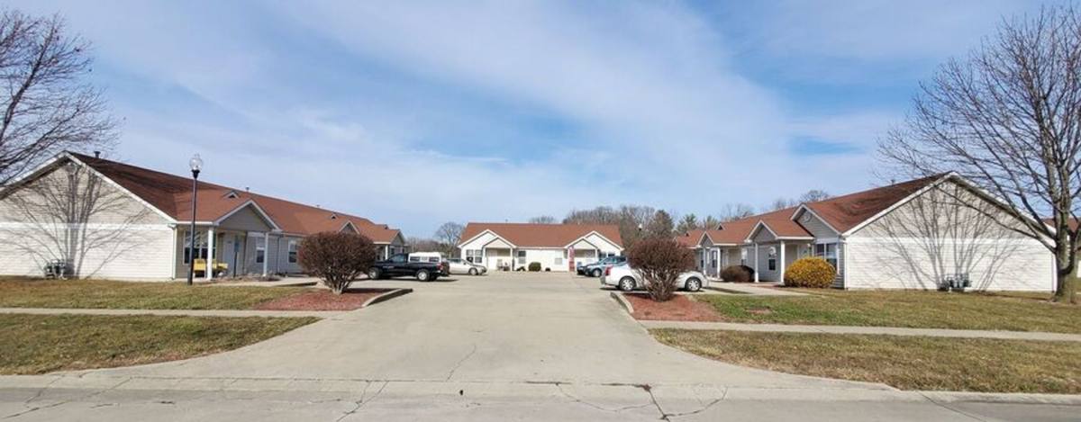Apartment for rent at 2205 Country View Dr, Charleston, IL 61920