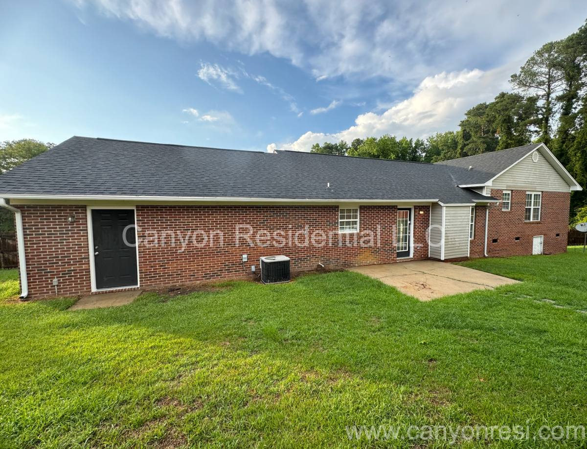 House for rent at 229 Lakeside Rd, Raeford, NC 28376