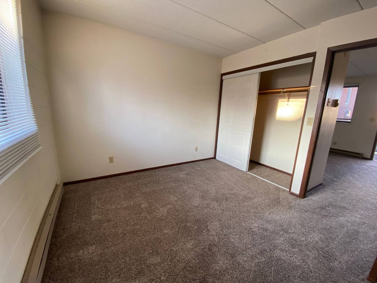 Apartment for rent at 422 N Cedar Ave, Owatonna, MN 55060