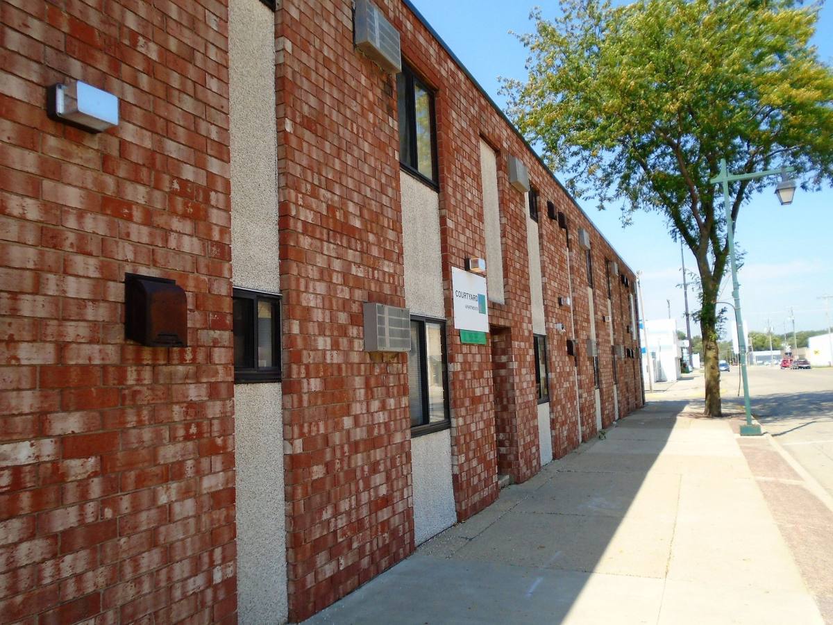 Apartment for rent at 422 N Cedar Ave, Owatonna, MN 55060