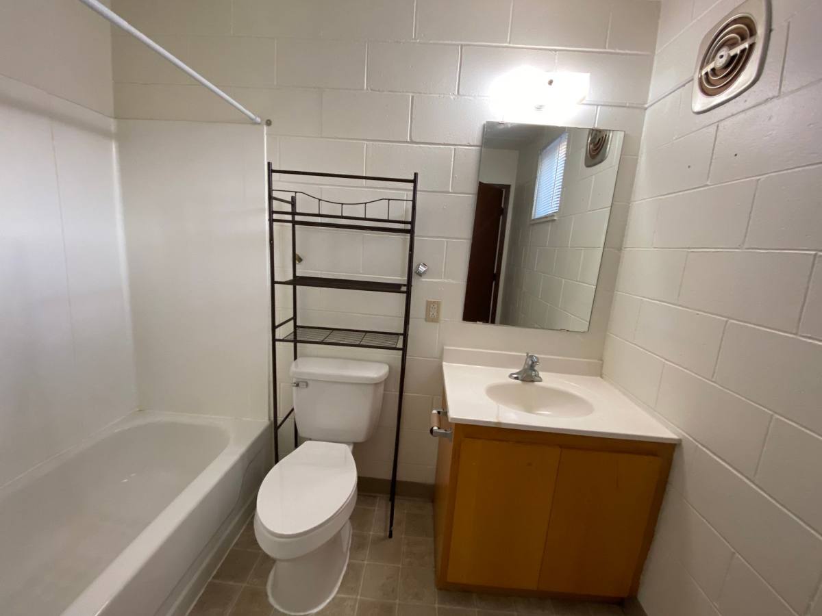 Apartment for rent at 422 N Cedar Ave, Owatonna, MN 55060