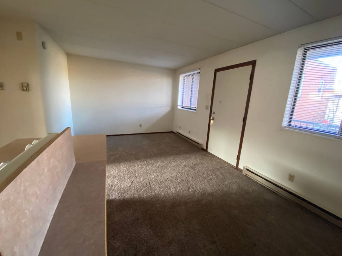 Apartment for rent at 422 N Cedar Ave, Owatonna, MN 55060