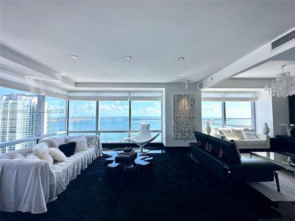 Apartment for rent at 1425 Brickell Ave, Miami, FL 33131