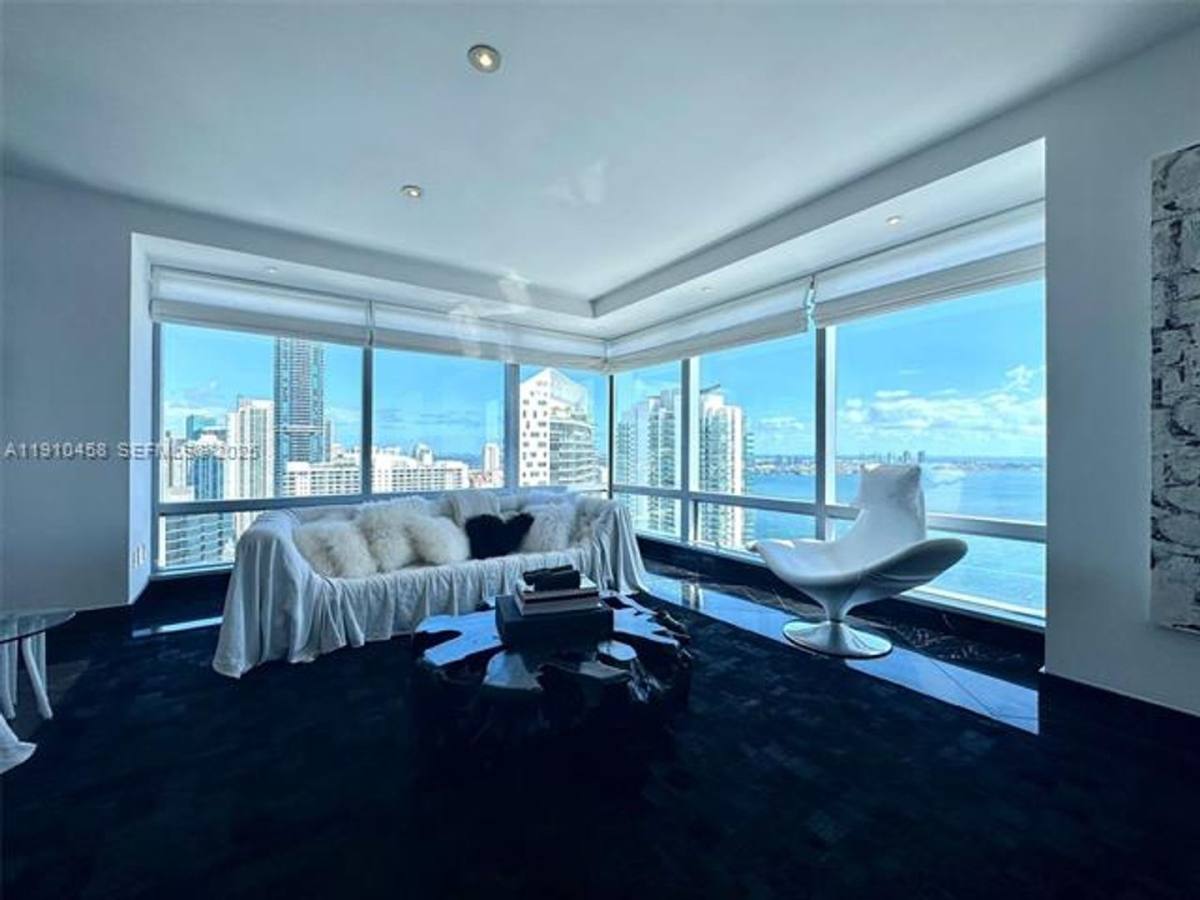 Apartment for rent at 1425 Brickell Ave, Miami, FL 33131
