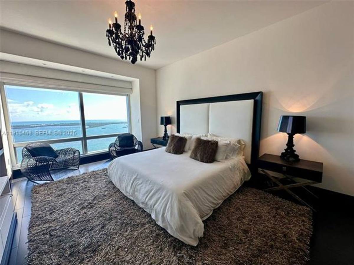 Apartment for rent at 1425 Brickell Ave, Miami, FL 33131