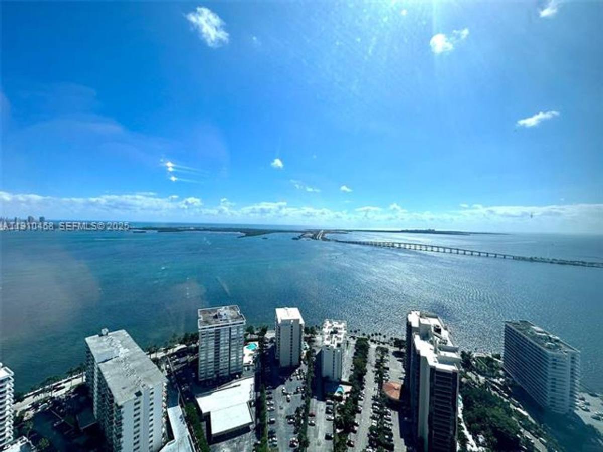 Apartment for rent at 1425 Brickell Ave, Miami, FL 33131