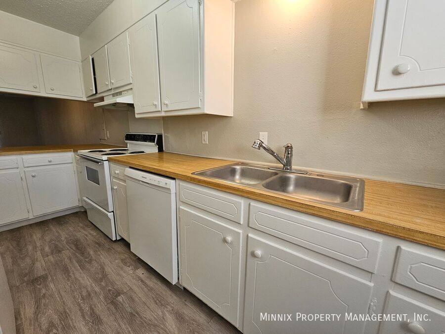 Townhouse for rent at 1704 Yonkers #B, Plainview, TX 79072