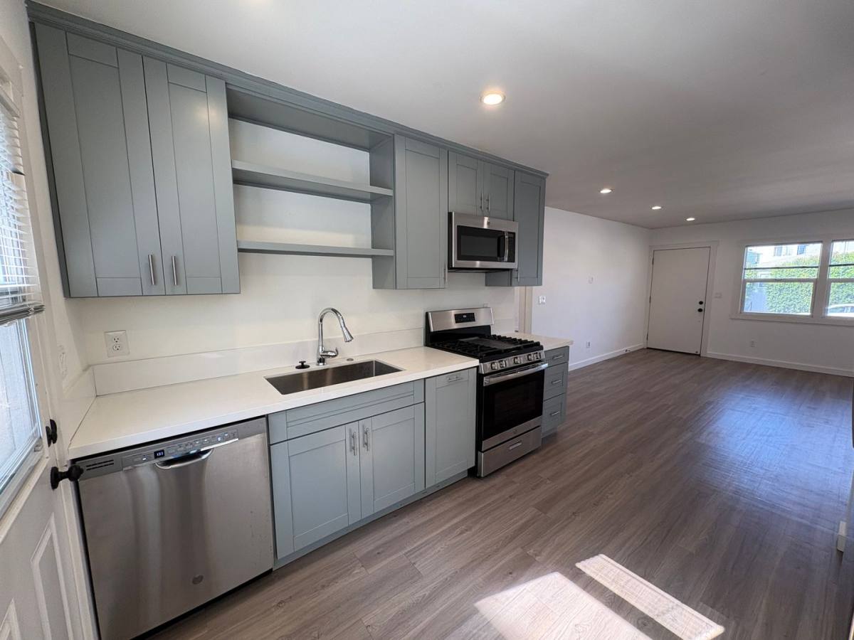 Apartment for rent at 2101-2107 Reed Ave, San Diego, CA 92109