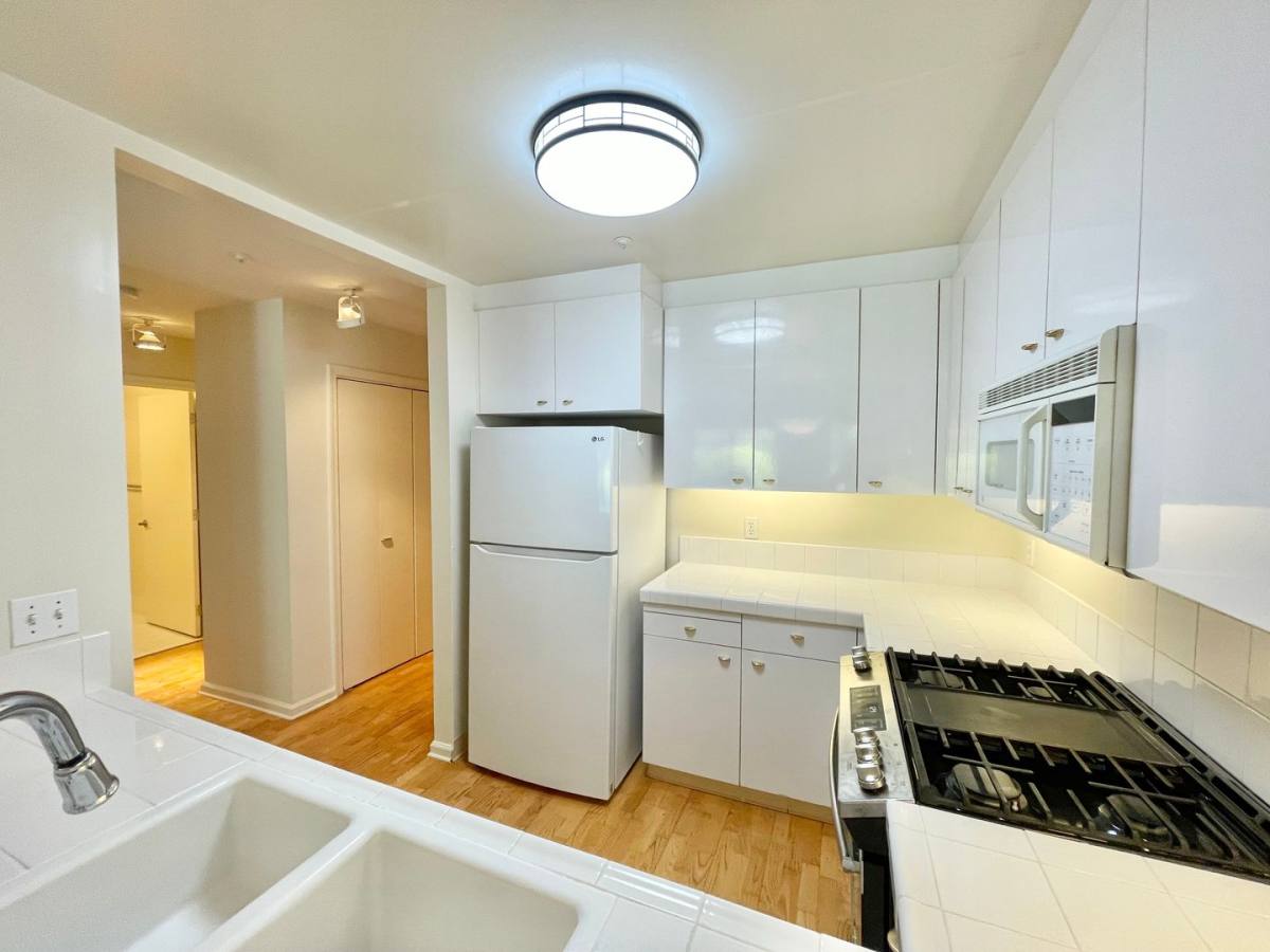 Apartment for rent at 650 Chestnut St, San Francisco, CA 94133
