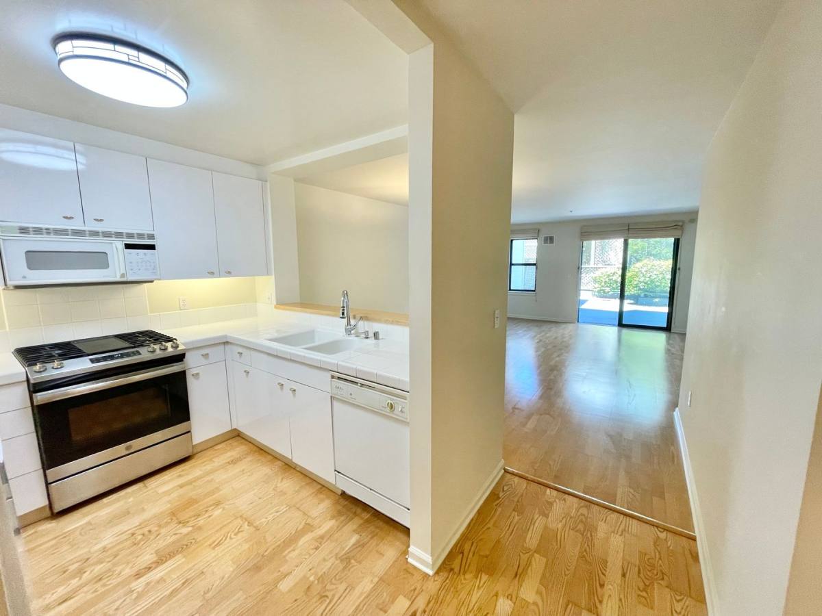 Apartment for rent at 650 Chestnut St, San Francisco, CA 94133