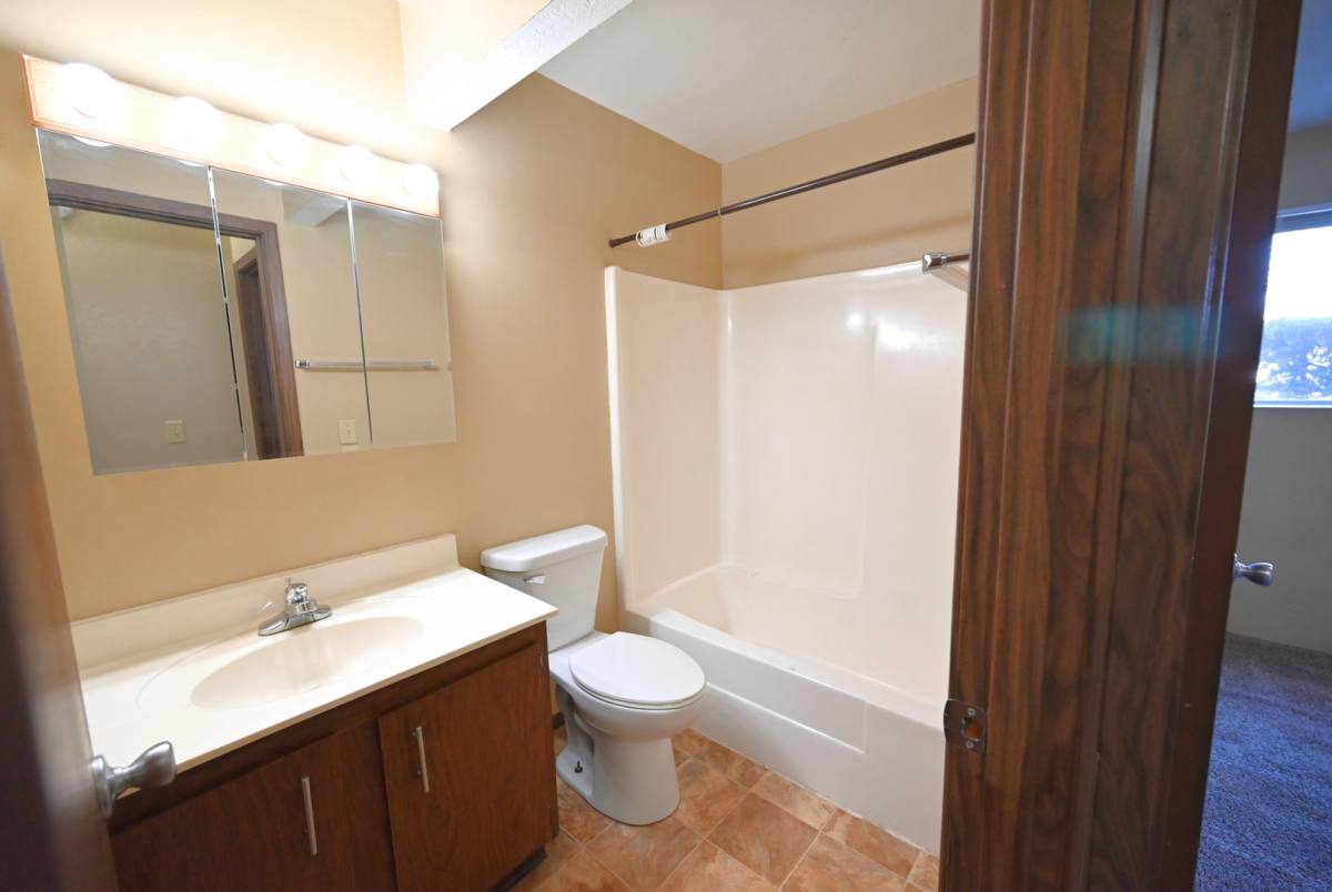 Apartment for rent at 3260 Raven Oaks Dr #5, Dubuque, IA 52001