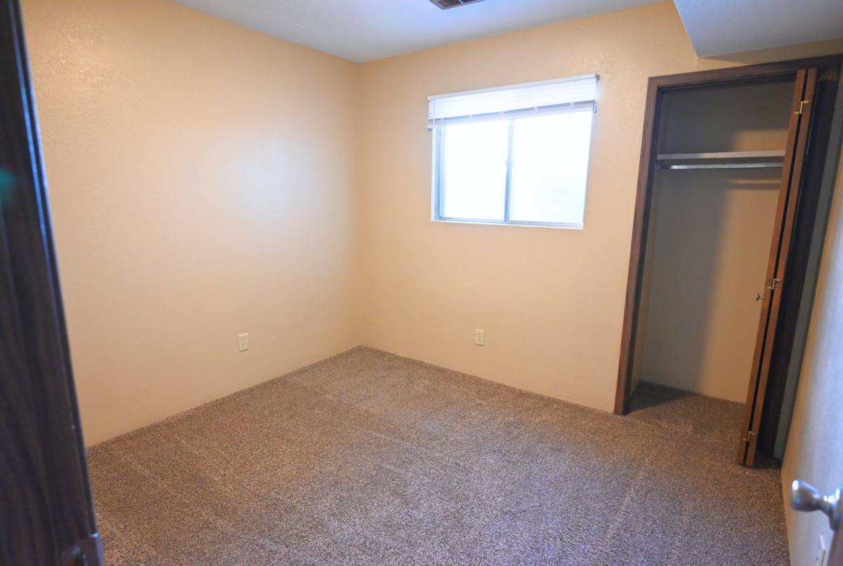 Apartment for rent at 3260 Raven Oaks Dr #5, Dubuque, IA 52001