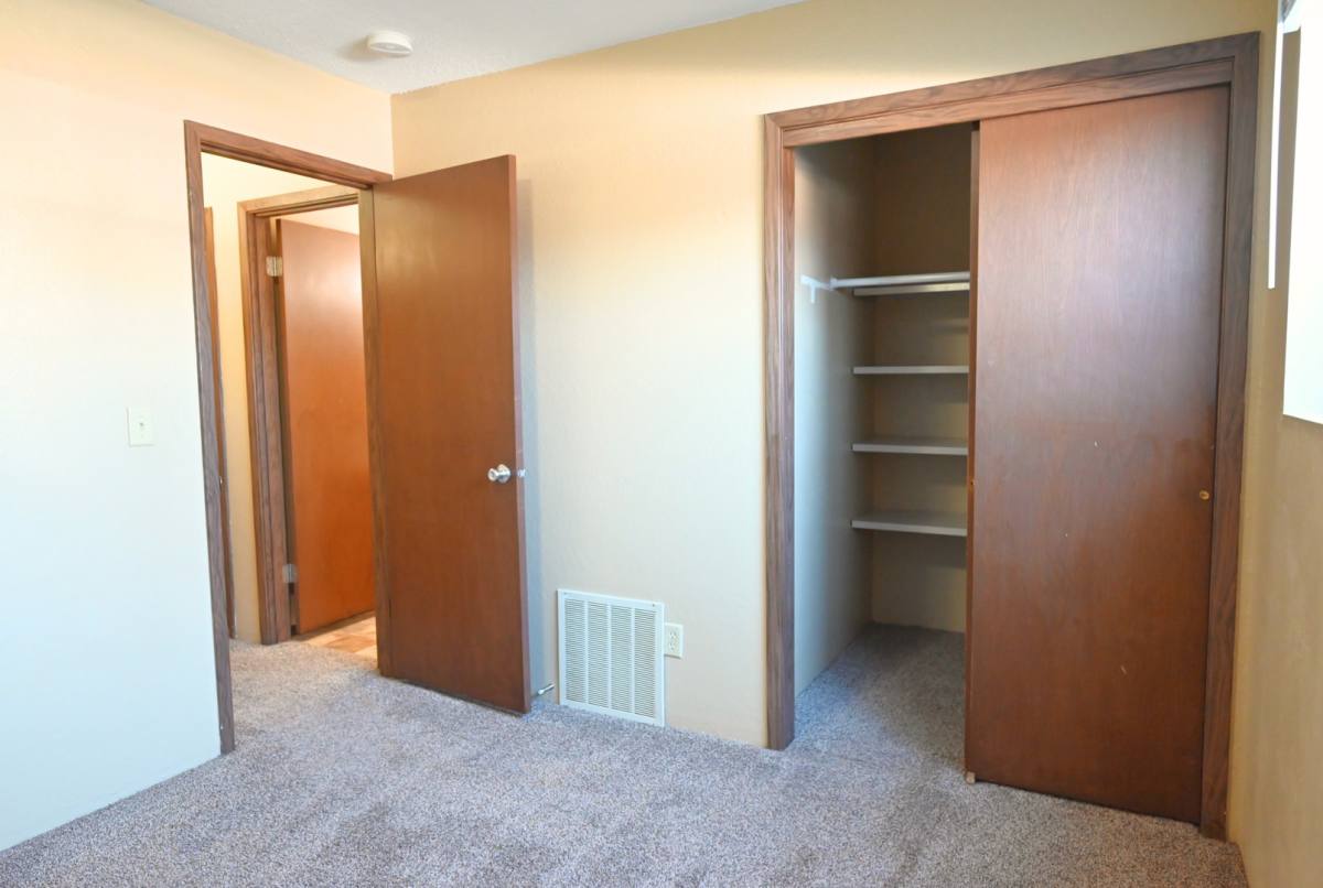 Apartment for rent at 3260 Raven Oaks Dr #5, Dubuque, IA 52001