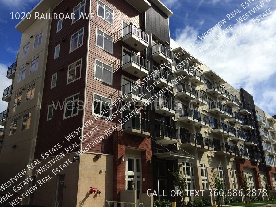 Apartment for rent at 1020 Railroad Ave #2X2, Bellingham, WA 98225