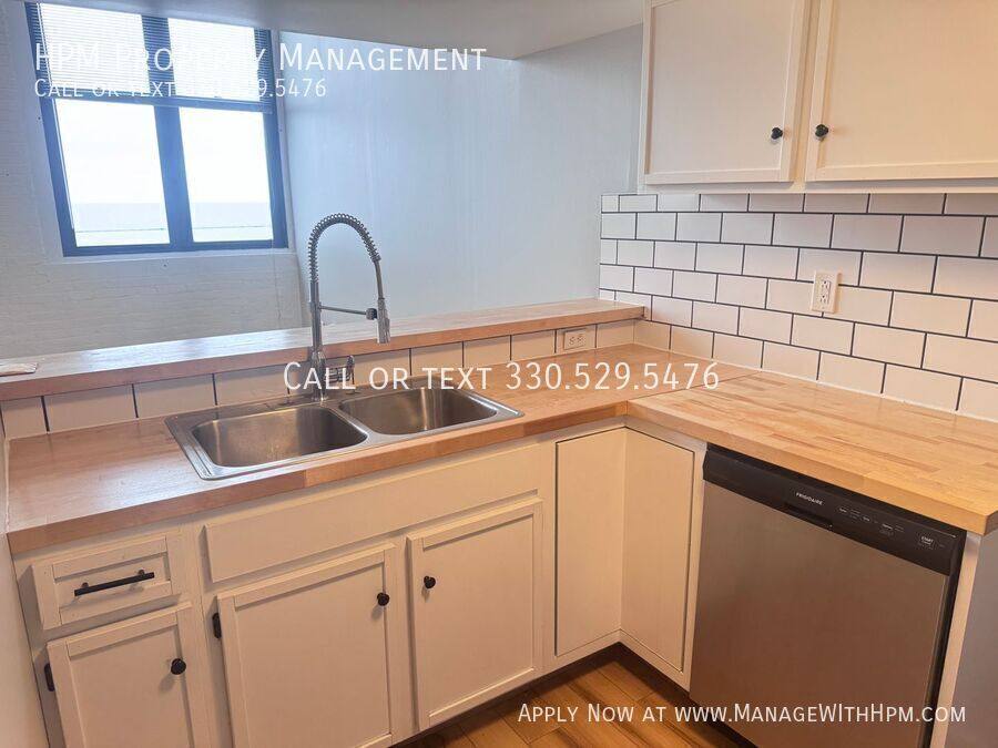 Apartment for rent at 1133 W 9th St #706, Cleveland, OH 44113