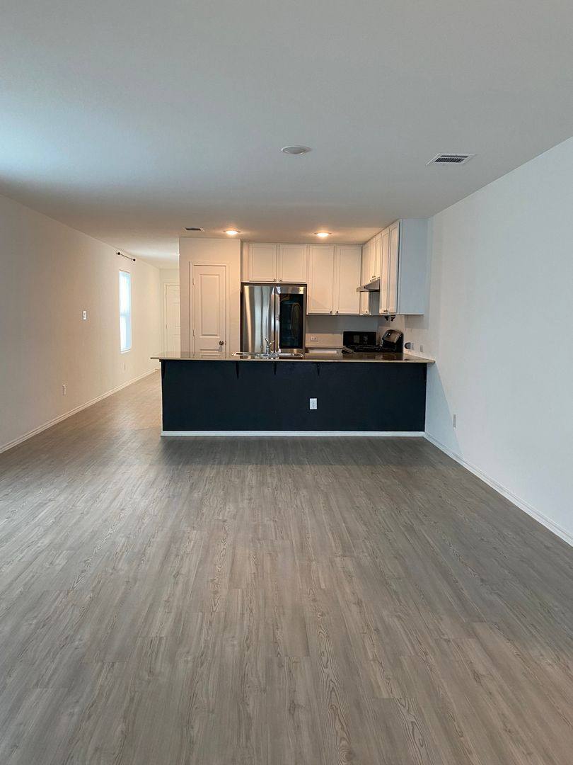 House for rent at 14527 Greenfield Mall, San Antonio, TX 78254