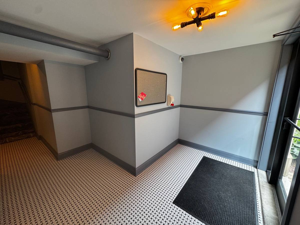 Apartment for rent at 7021 N Glenwood Ave, Chicago, IL 60626