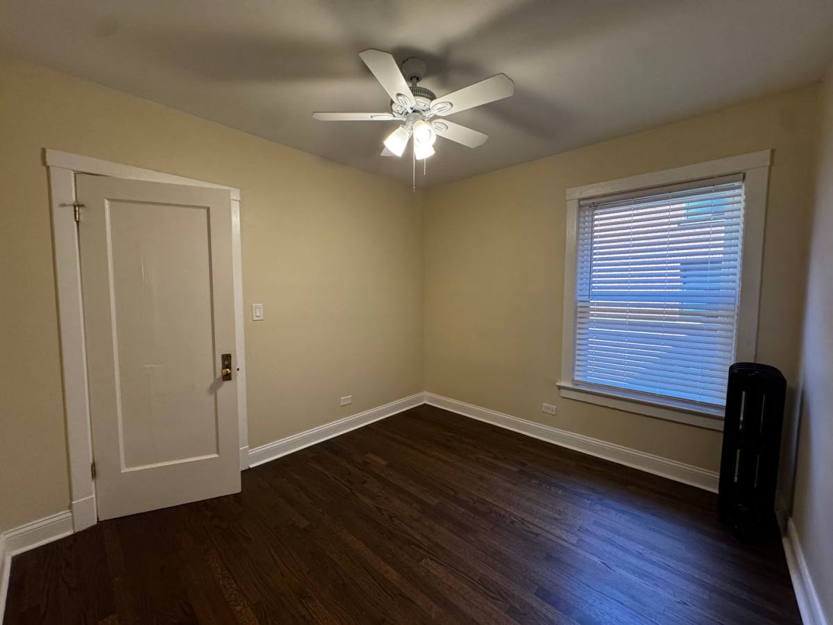 Apartment for rent at 1383 W Greenleaf Ave, Chicago, IL 60626